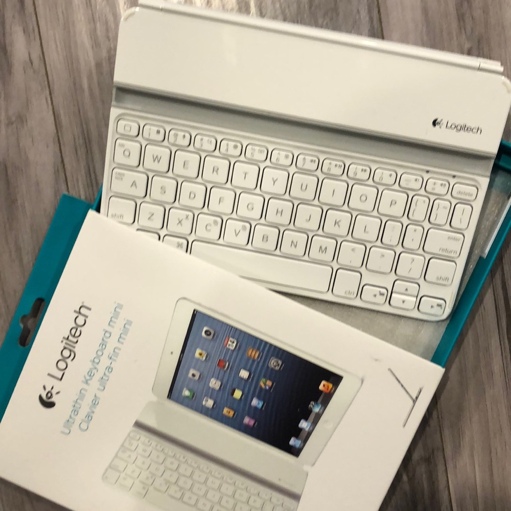 Logitech Keyboard (iPad Mini) - Picture 3 of 4